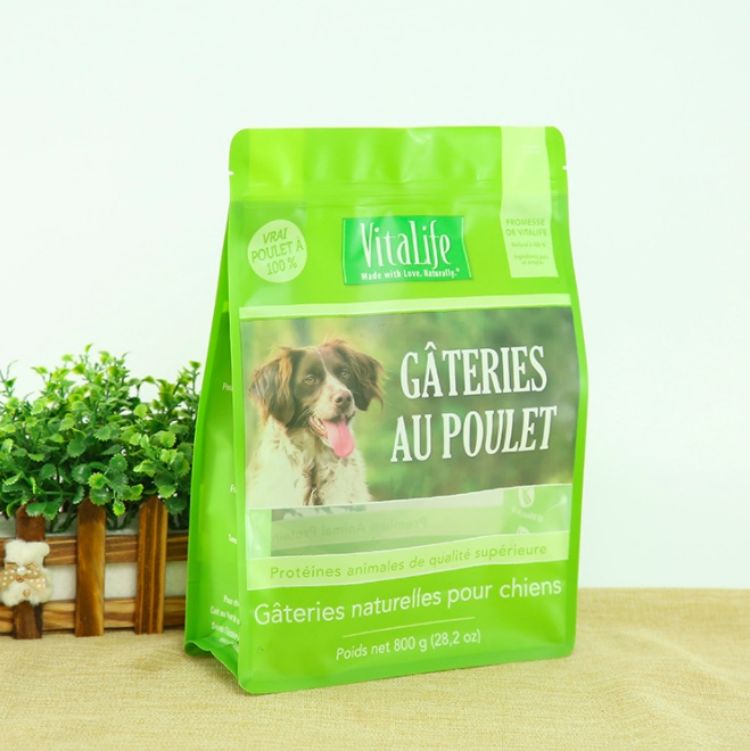 Hundefutterbeutel recycelbar und Tierfutter verpackt